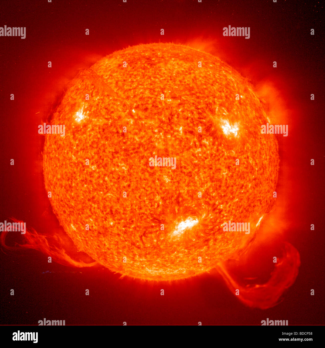 D'énormes flammes éruption du soleil Banque D'Images