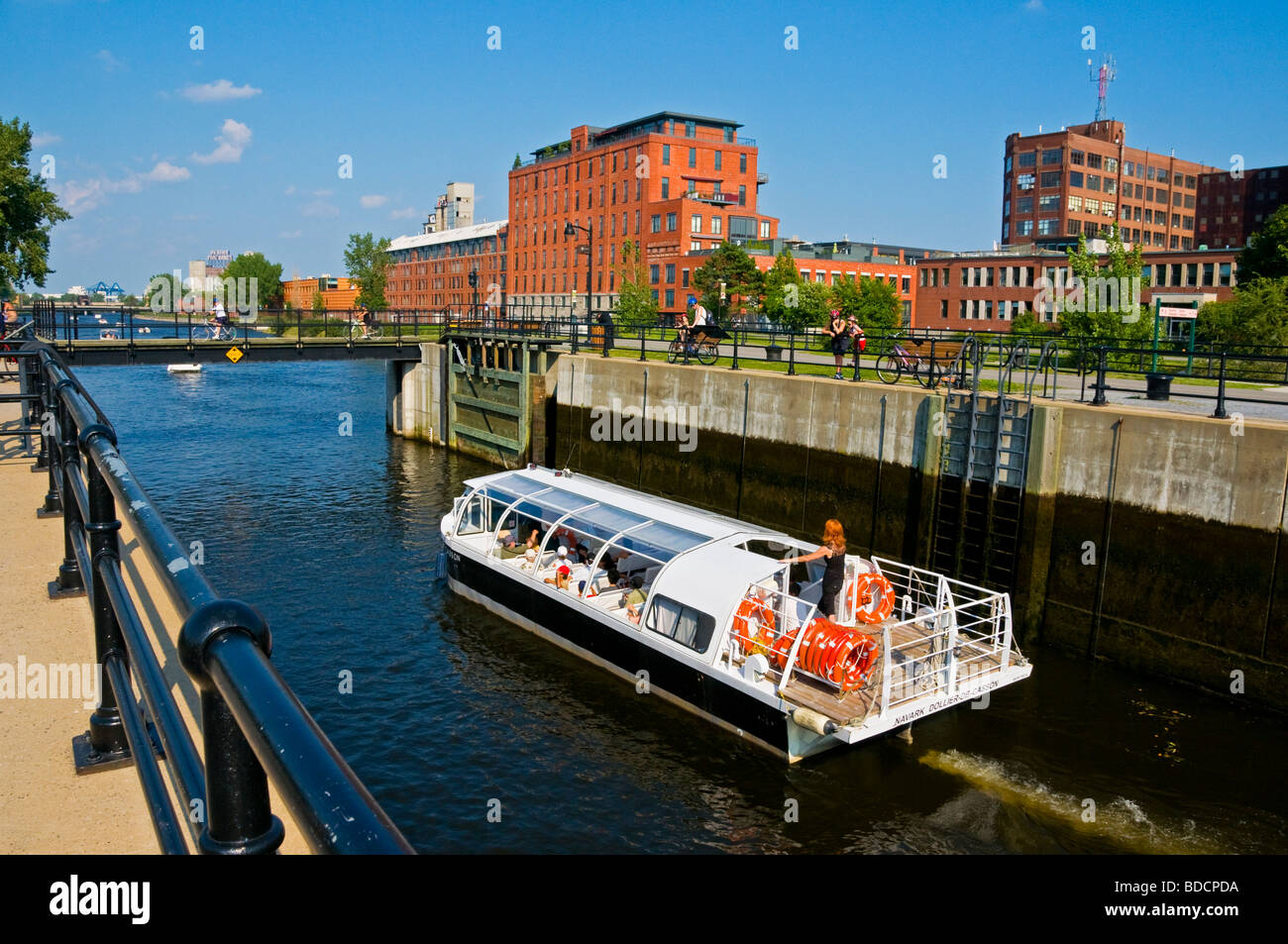 Bateau d'Excursion excursions le long Canal Lachine Montréal Canada Banque D'Images