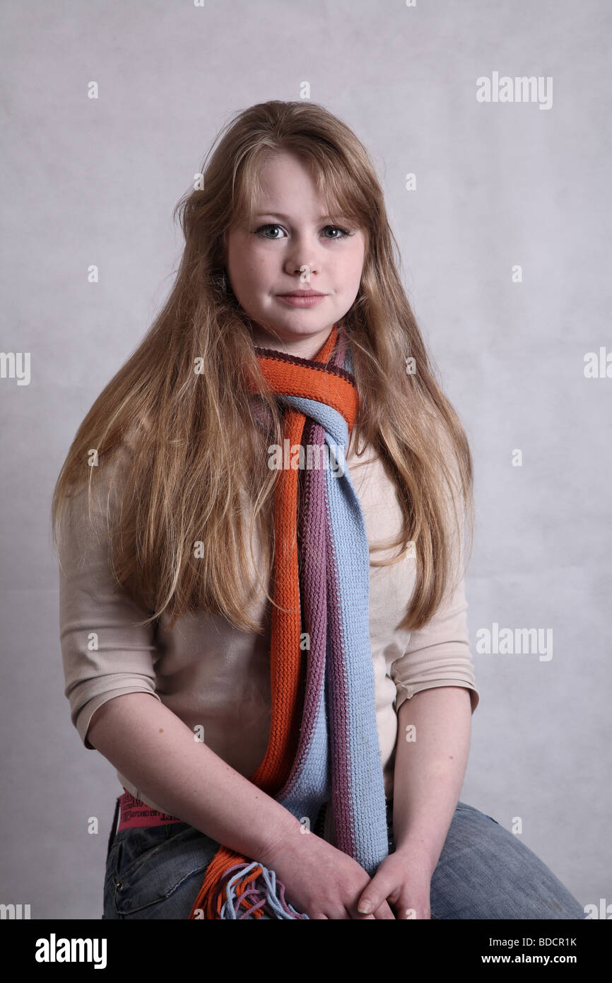 Cute blonde adolescente de 17 ans. Question sociale jeunesse series Banque D'Images