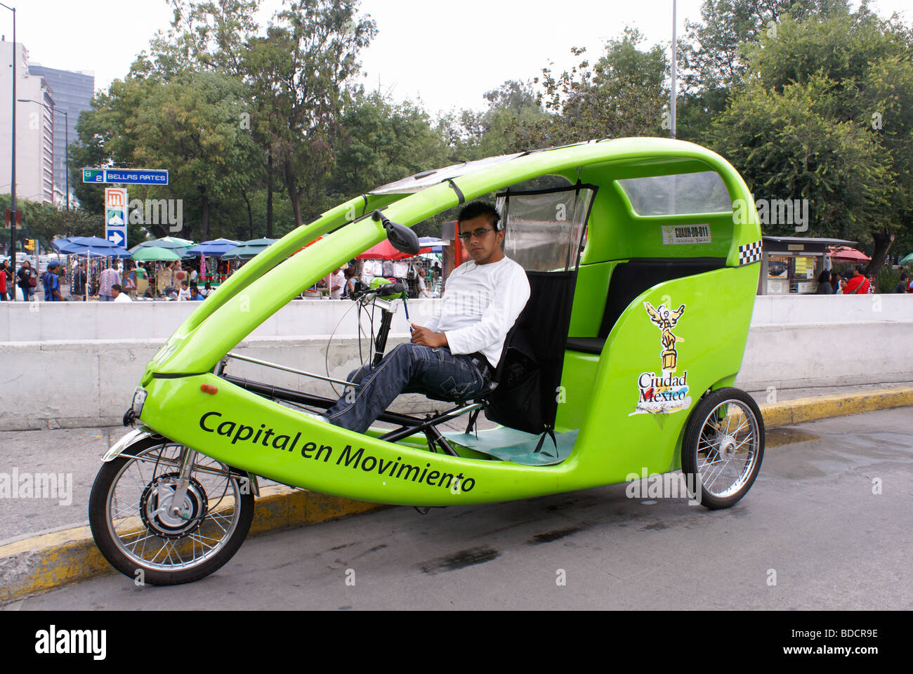 Pedicab driver hybride et au centre-ville de Mexico Banque D'Images