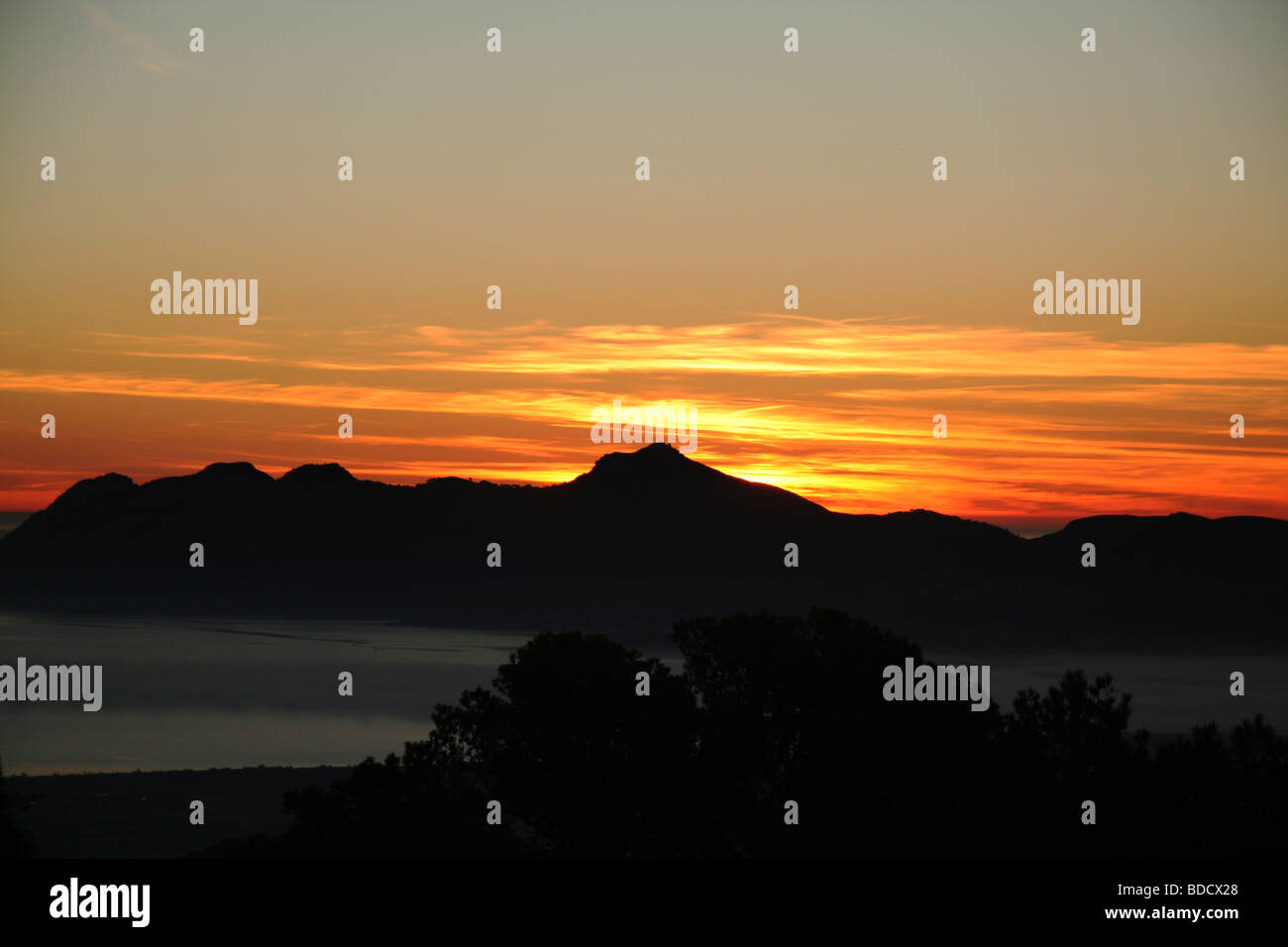 Avant le lever du soleil à Badia de Pollensa, Majorque, Îles Baléares, Espagne  01 Banque D'Images