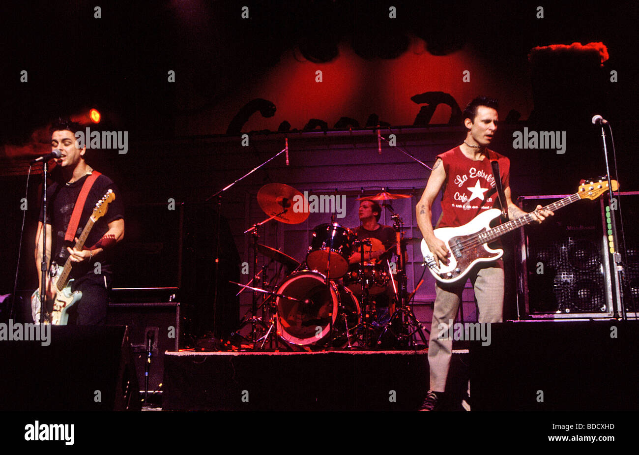 GREEN DAY - groupe de punk rock américain de l : Mike Dirnt, Tre Cool (batterie) et Billie Joe Armstrong en 1997 Banque D'Images