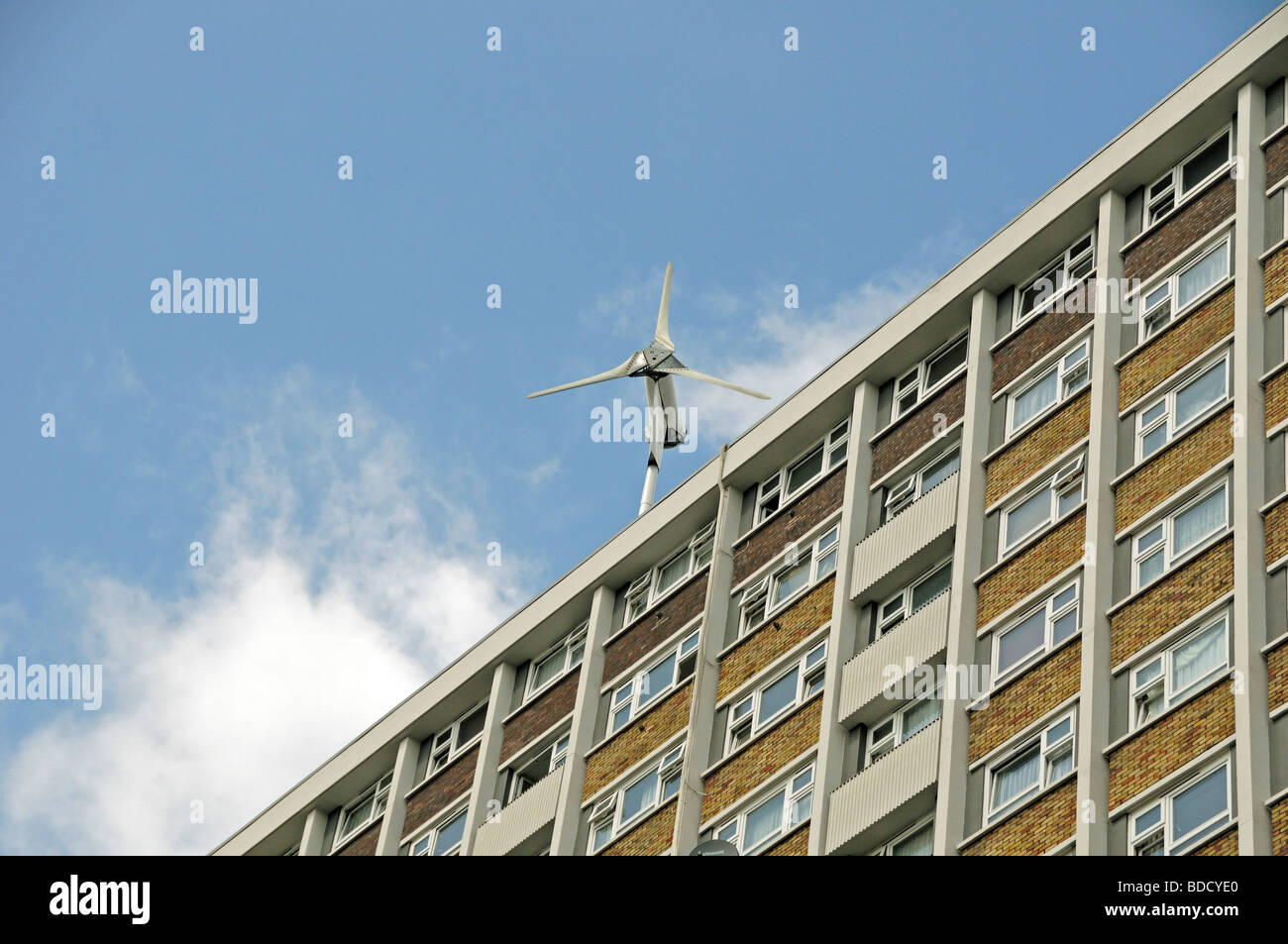 Éolienne sur haut de bloc de bureau Londres Angleterre Royaume-uni Finsbury Banque D'Images
