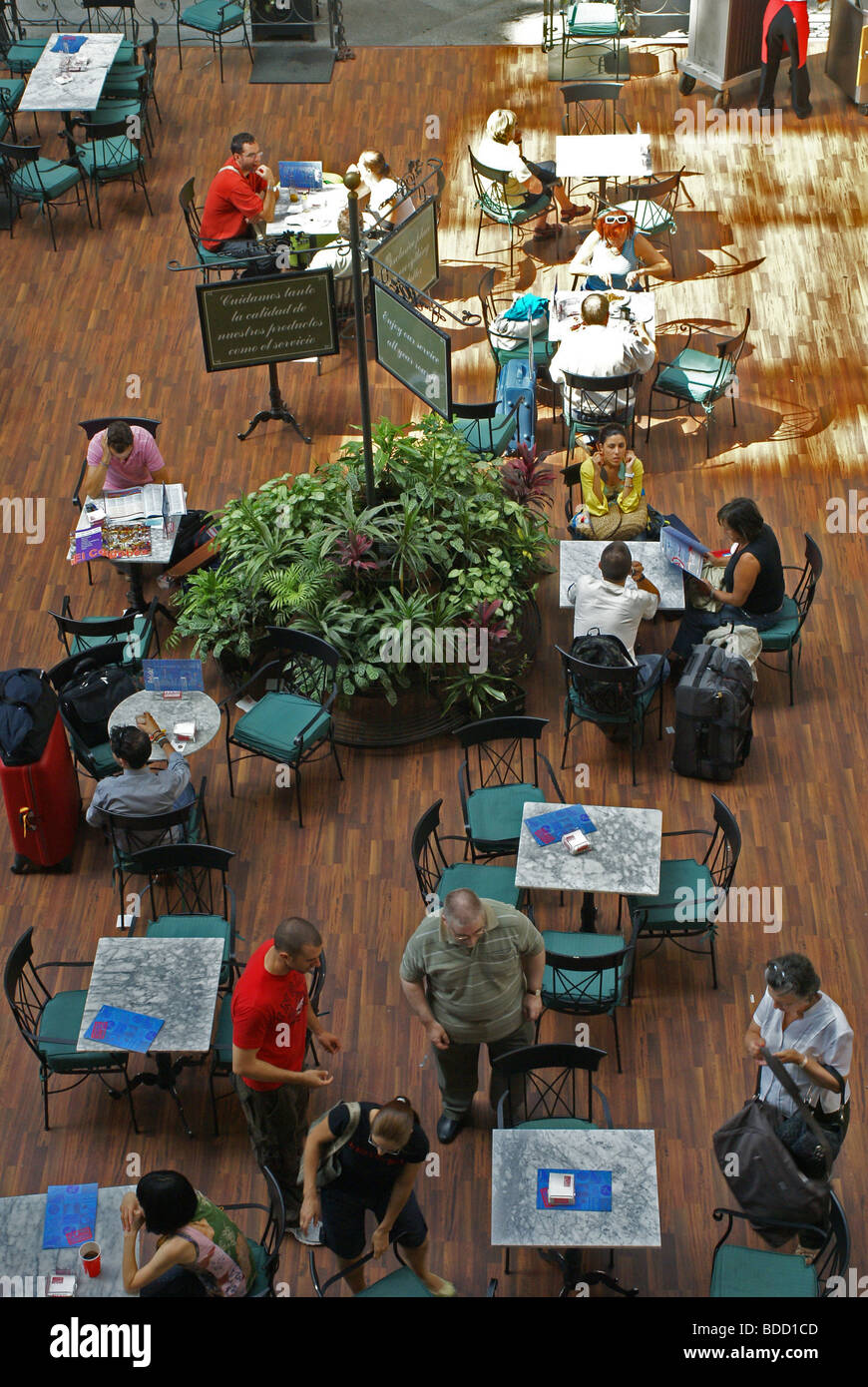 Cafe, la gare d'Atocha, Madrid Banque D'Images