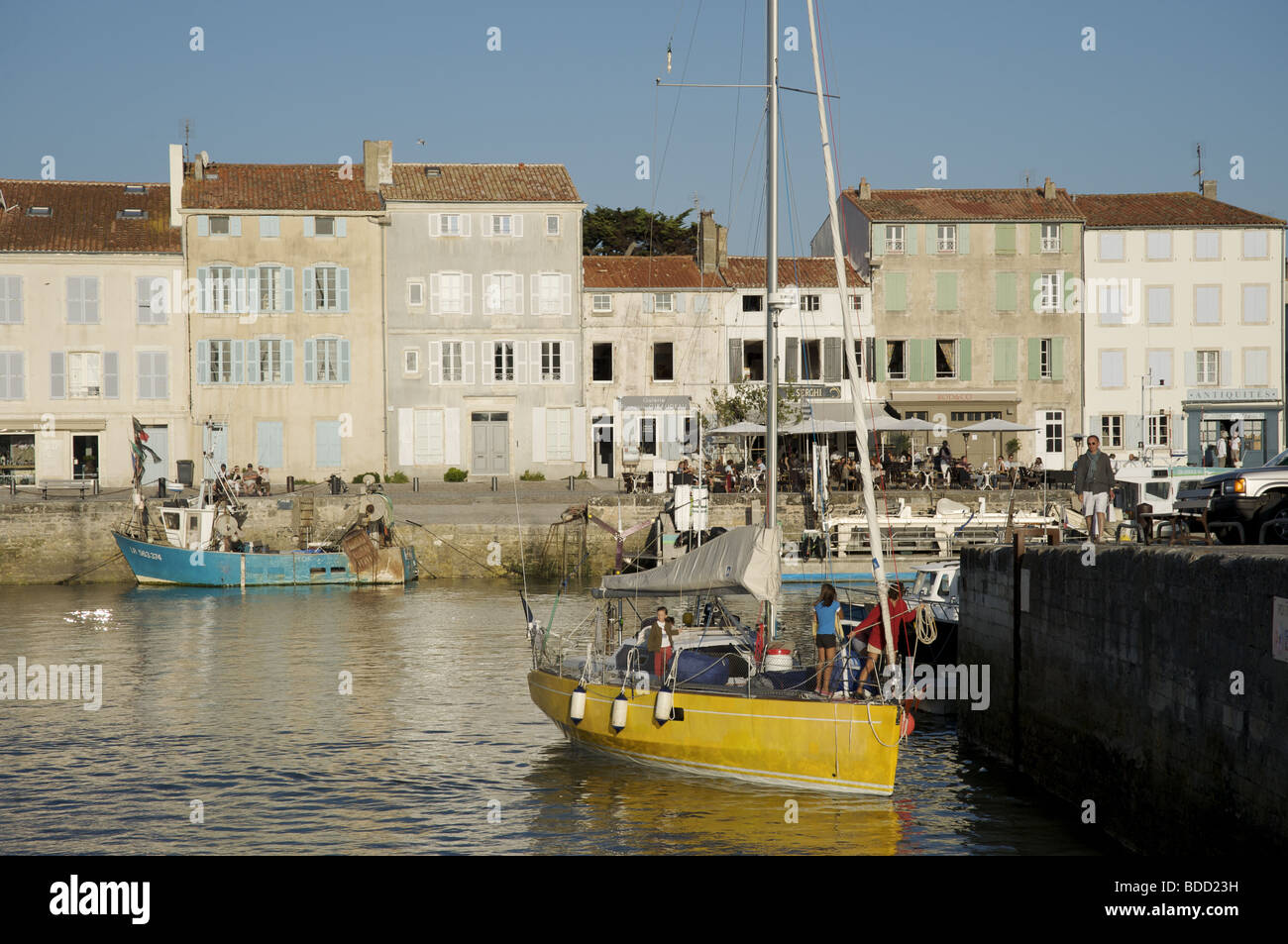 Bateaux dans port de St Martin de Re, Ile de Re, France Banque D'Images