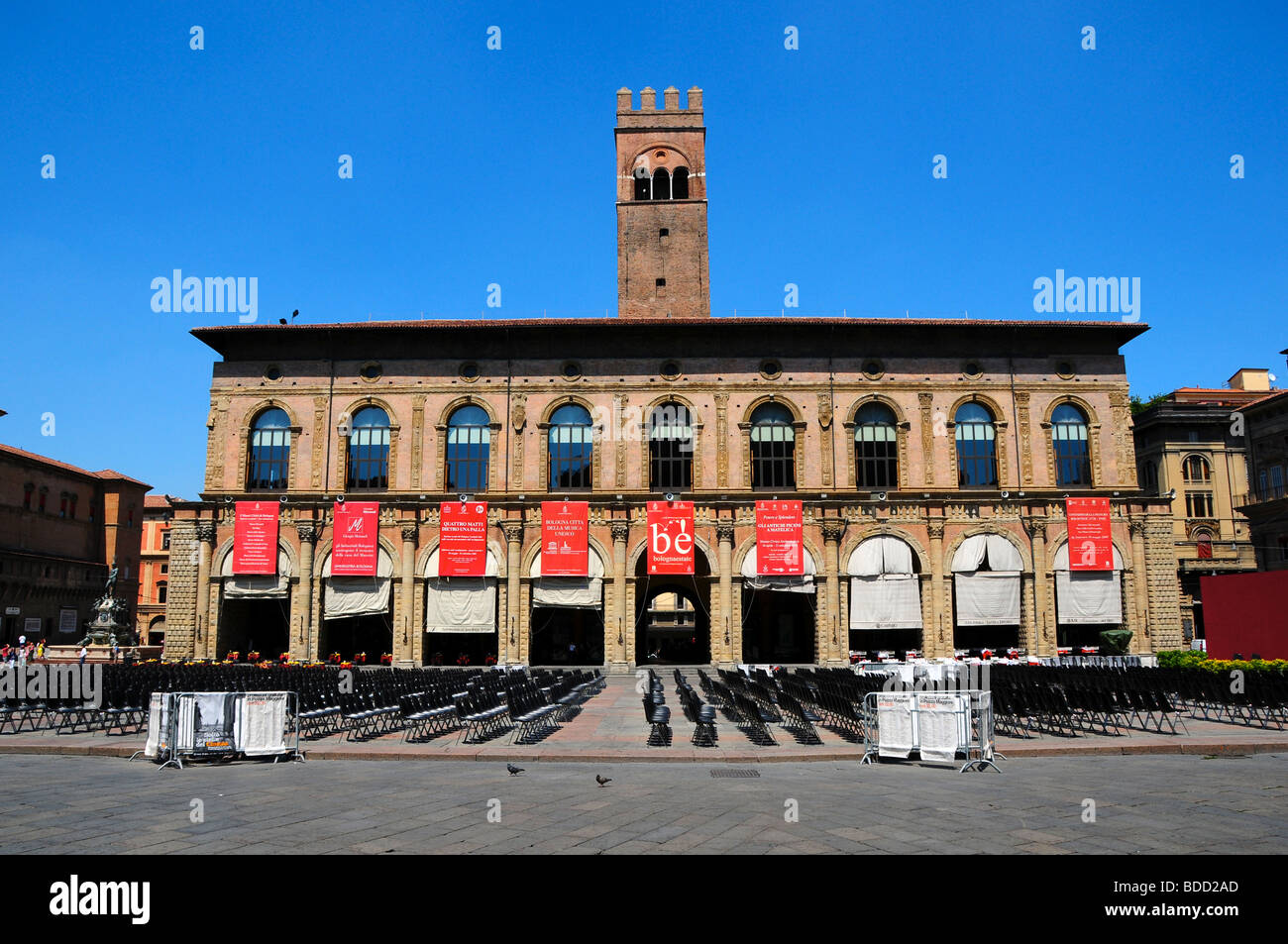 Le Palazzo del Podesta à Piazza Maggiore au cours de l'année juillet film festival, Bologne, Italie Banque D'Images