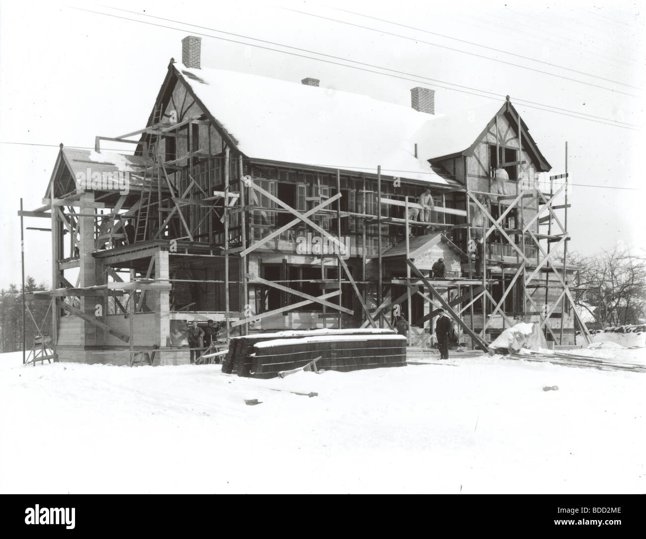 Maison en construction dans la neige Banque D'Images