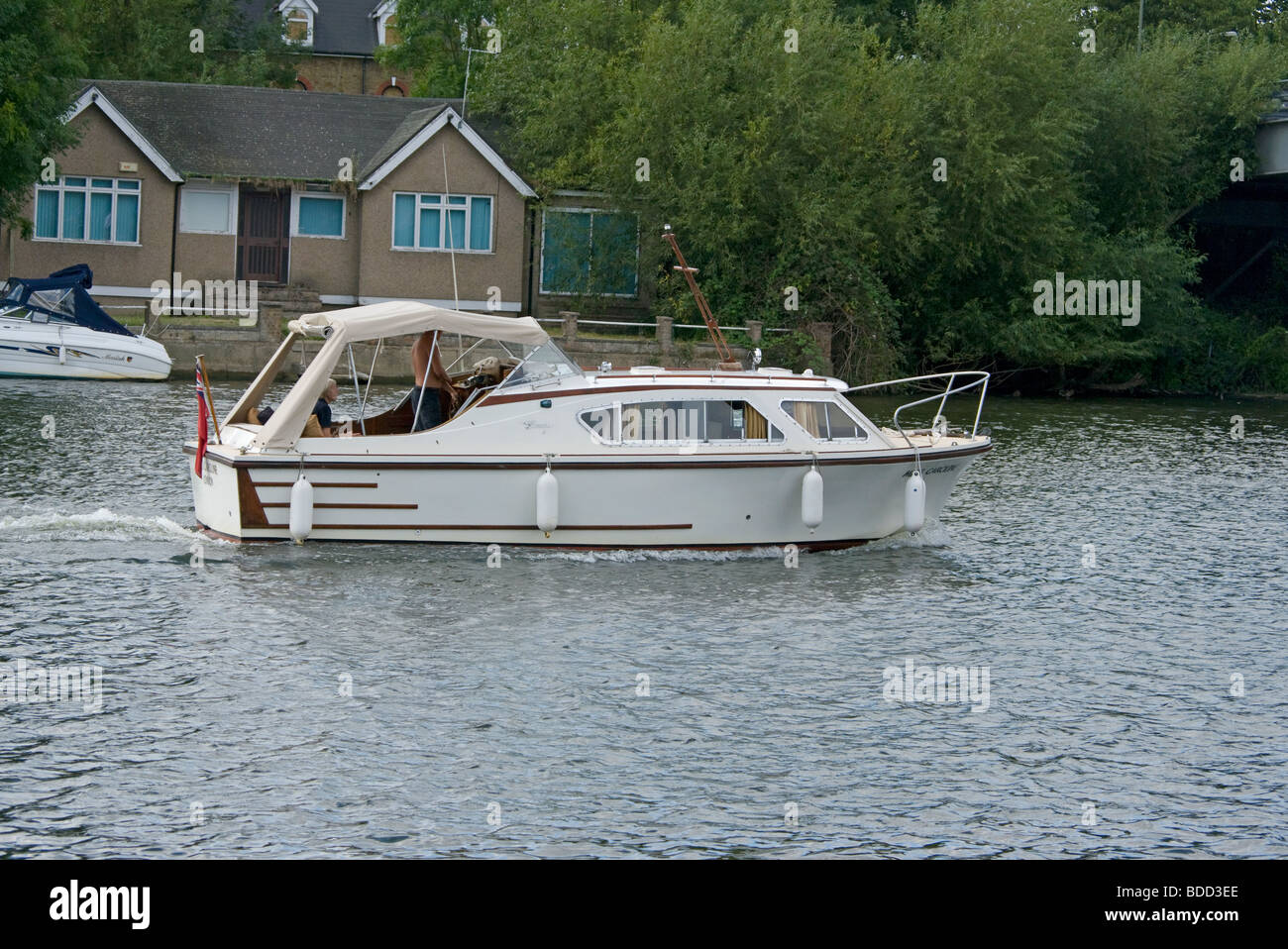 Motor Yacht Croisière sur la Tamise Banque D'Images