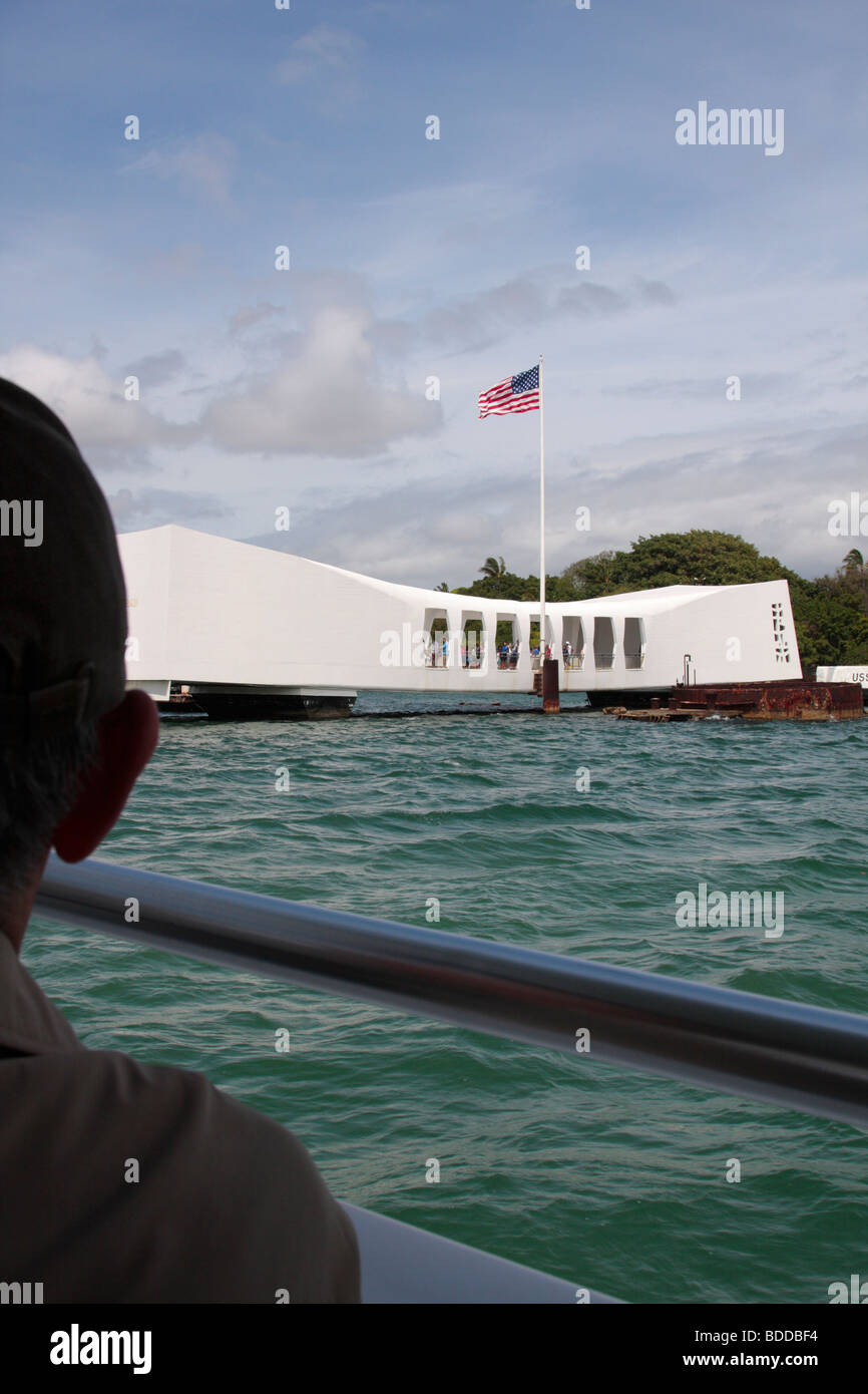 Sur le bateau en direction de l'USS Arizona à Pearl Harbor le site commémoratif Oahu Hawaii Banque D'Images