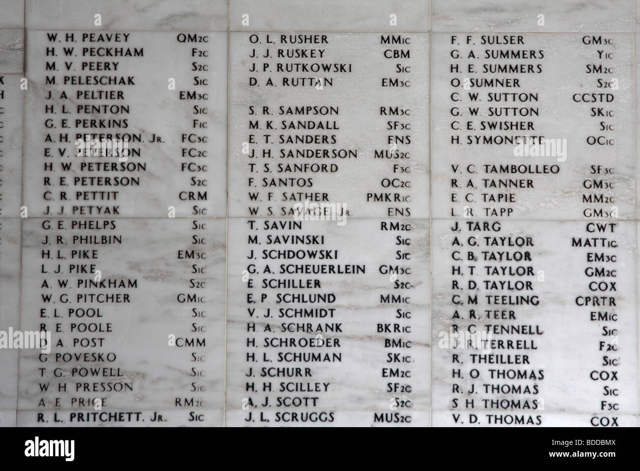 Le mur des noms de ceux qui sont morts sur l'USS Arizona à Pearl Harbor Oahu Hawaii Banque D'Images