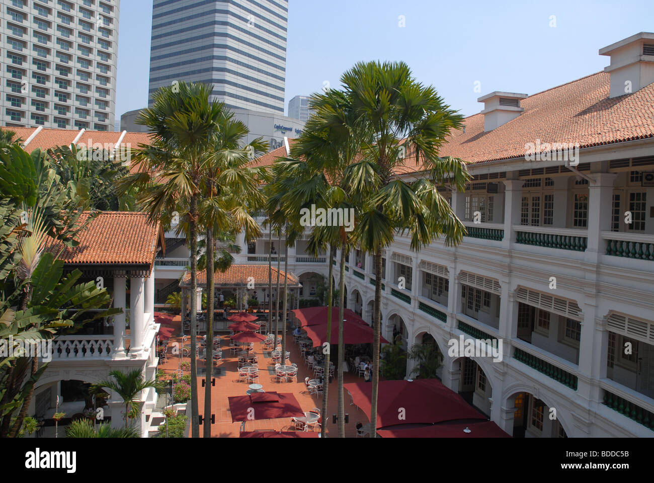 À la bas pour Gazebo Bar à Raffles Courtyard, le Raffles Hotel, Singapore Banque D'Images