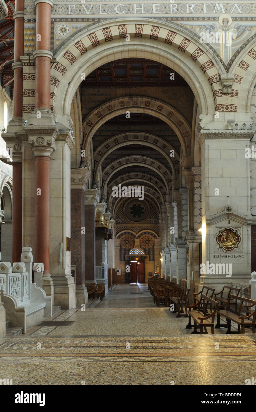 À l'intérieur de la cathédrale d'Amiens Banque D'Images