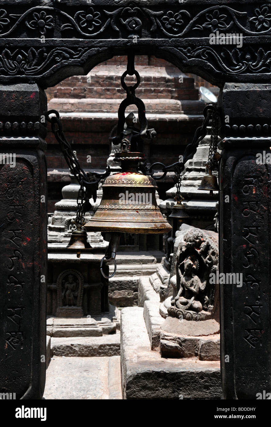 Détail de temple bouddhiste de Swayambhunath Stupa bell Asie Népal Katmandou religion religieux prier la prière Banque D'Images