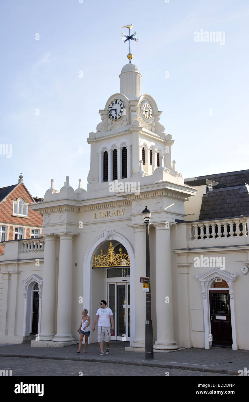 Ancien bâtiment de la bibliothèque, Place du marché, Saffron Walden, Essex, Angleterre, Royaume-Uni Banque D'Images