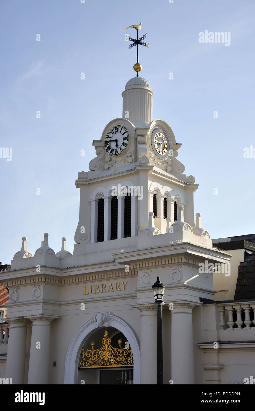 Ancien bâtiment de la bibliothèque, Place du marché, Saffron Walden, Essex, Angleterre, Royaume-Uni Banque D'Images