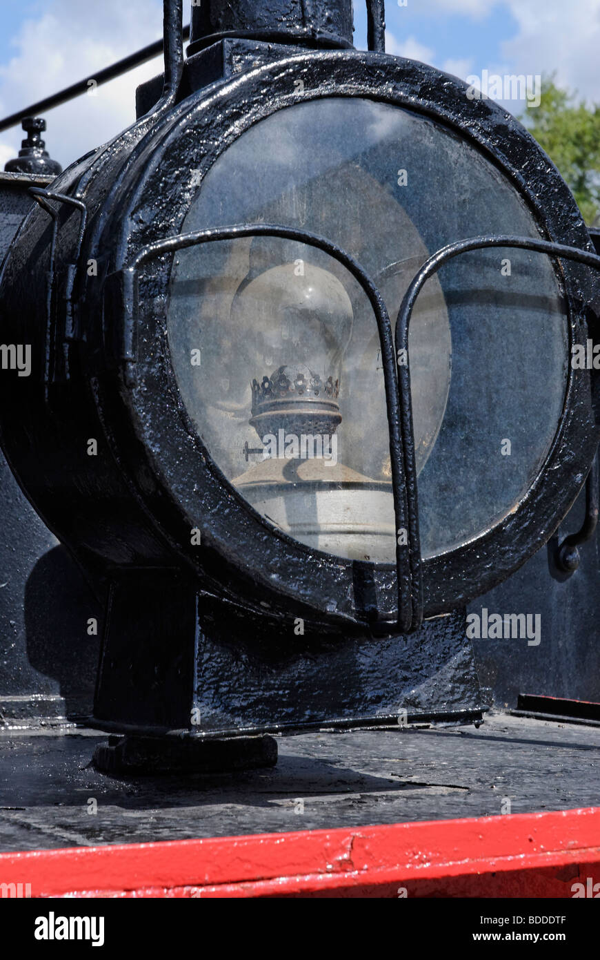 Ancienne lanterne à pétrole de la locomotive à vapeur retro Photo Stock -  Alamy