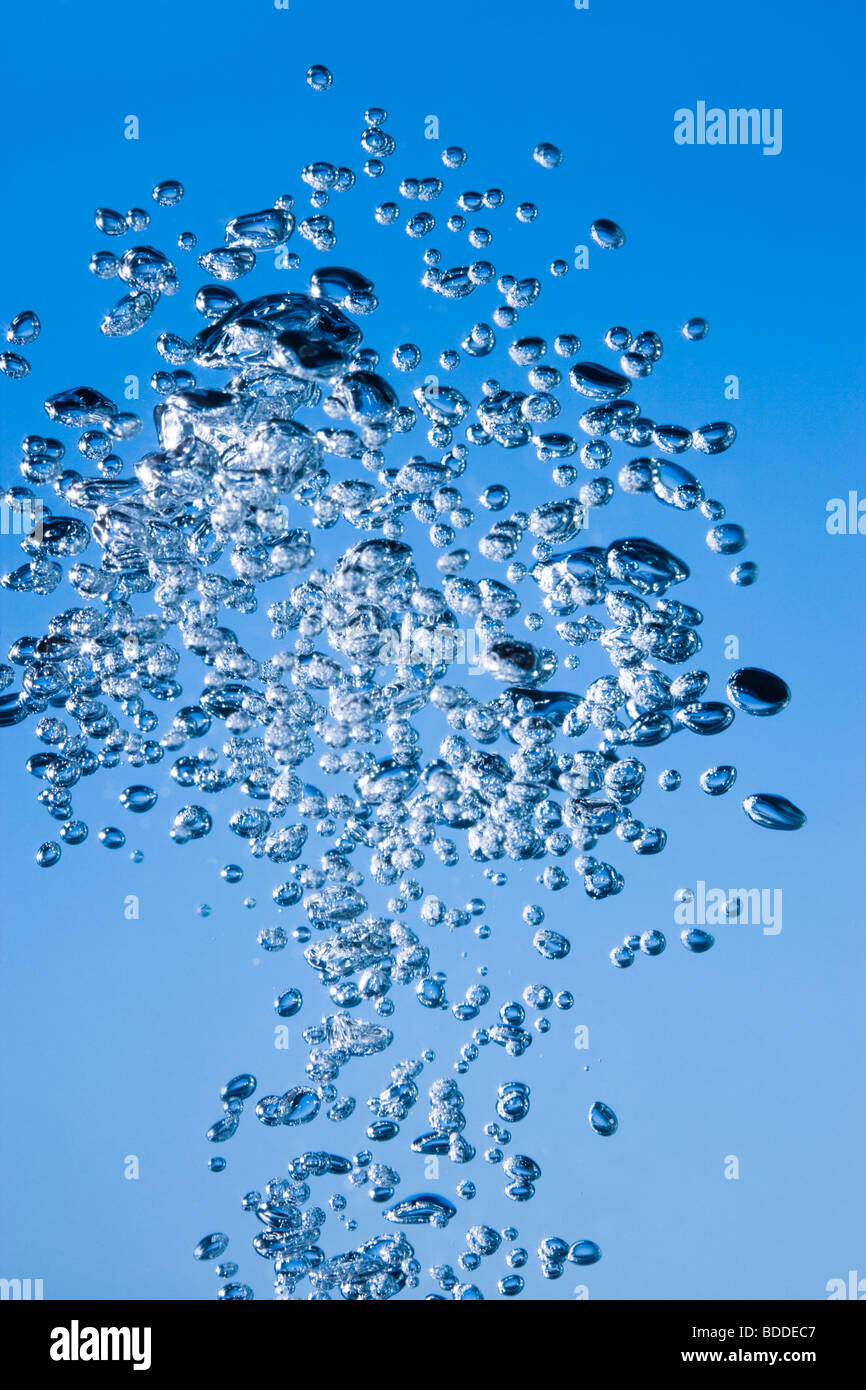 Des bulles sous l'eau Banque D'Images