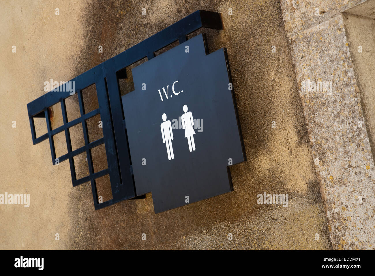 WC panneau dans la zone de musées et boutiques à l'intérieur du Château de Palmela. District de Setúbal, Palmela, Portugal. Banque D'Images
