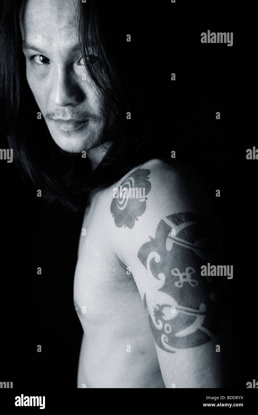 Tatouages tribaux traditionnels de la tribu Iban à Bornéo, en Malaisie. Banque D'Images