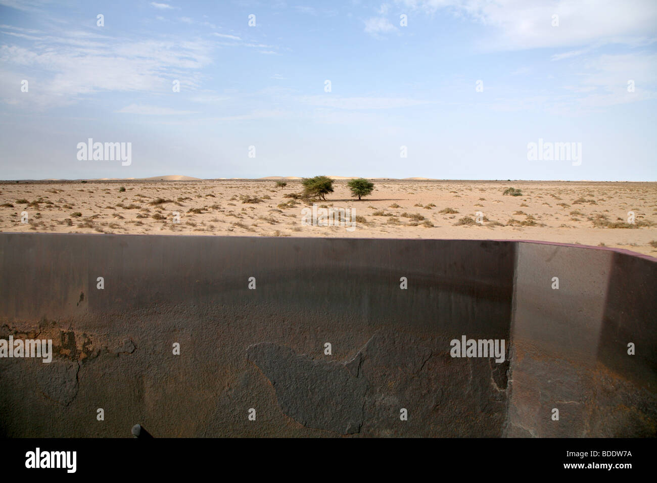 Équitation dans le fret voitures du train de minerai - le plus long au monde - de Nouadhibou à Zouerat en Mauritanie Banque D'Images