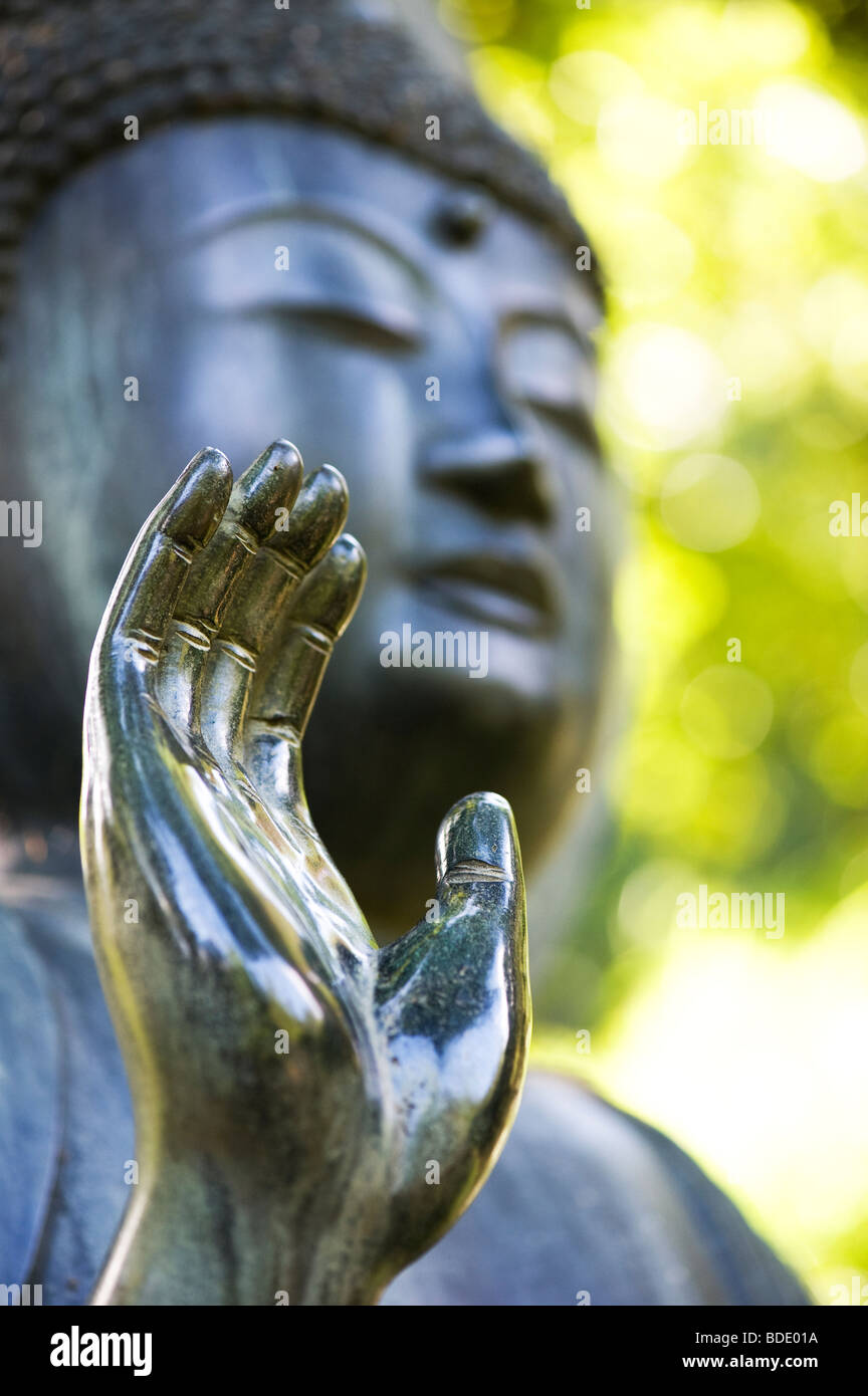 Visage Bouddha sculpture jardin Banque D'Images