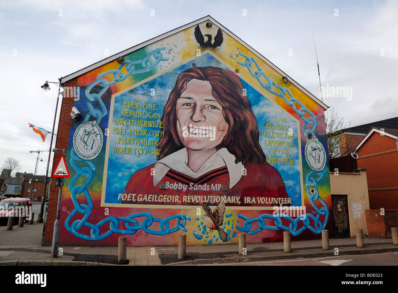 Irlande, Nord, Belfast, Ouest, Falls Road,Fresque de Bobby Sands à l'extrémité pignon du quartier général de Sinn Fein. Banque D'Images
