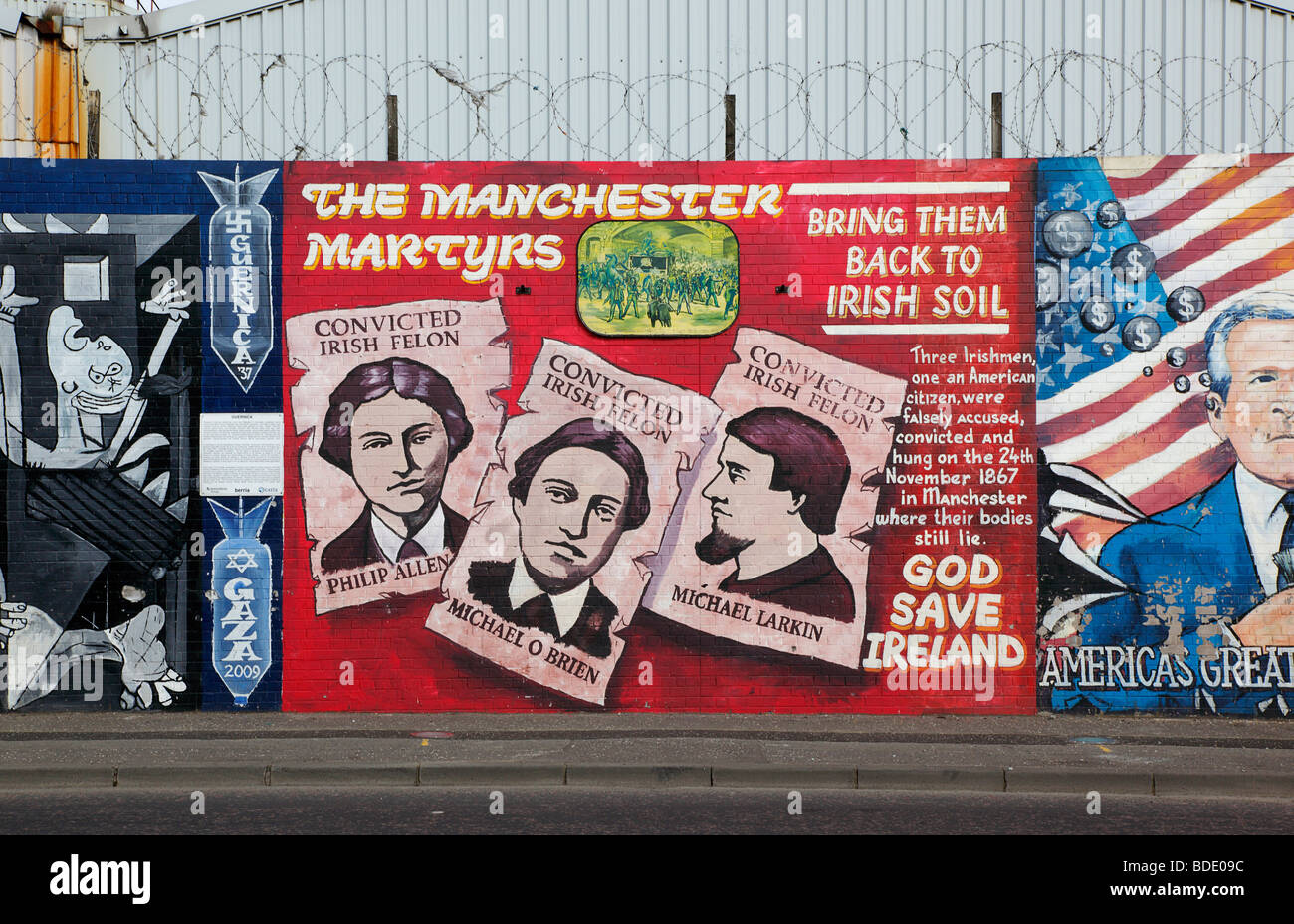 L'Irlande du Nord, Belfast, Ouest, Falls Road, les peintures murales sur les murs de la Lower Falls Road Banque D'Images
