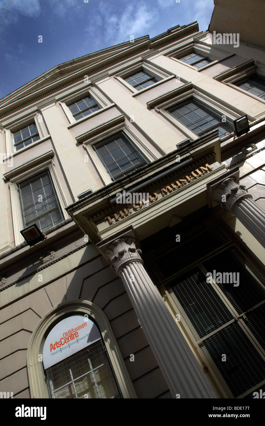 L'Irlande du Nord, Belfast, Ouest, College Square North, l'entrée de l'ancien Musée Arts Centre Banque D'Images