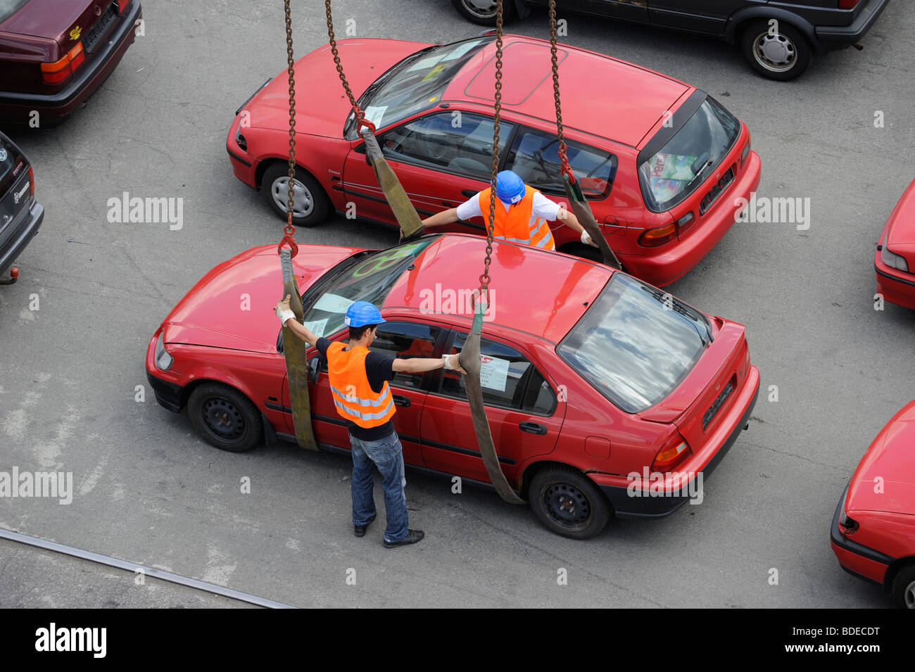 Allemagne , Hambourg de chargement pour exportation vers l'Afrique Bénin Cotonou à bord d'un navire dans le port de Hambourg Banque D'Images