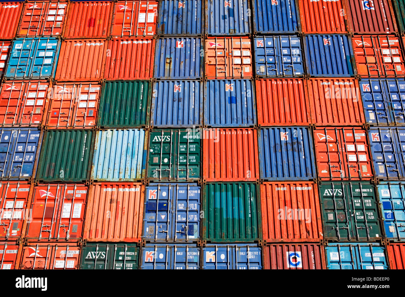 Voyage / l'industrie des conteneurs d'expédition empilées dans un terminal à conteneurs du port.Le "Port de Melbourne Australie Victoria'. Banque D'Images