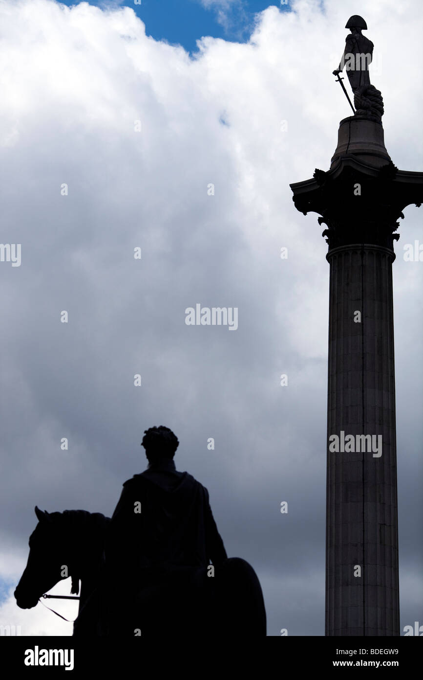 Statue et George IV et de la colonne Nelson sur l'arrière-plan, Trafalgar Square, Londres, Angleterre, Royaume-Uni Banque D'Images
