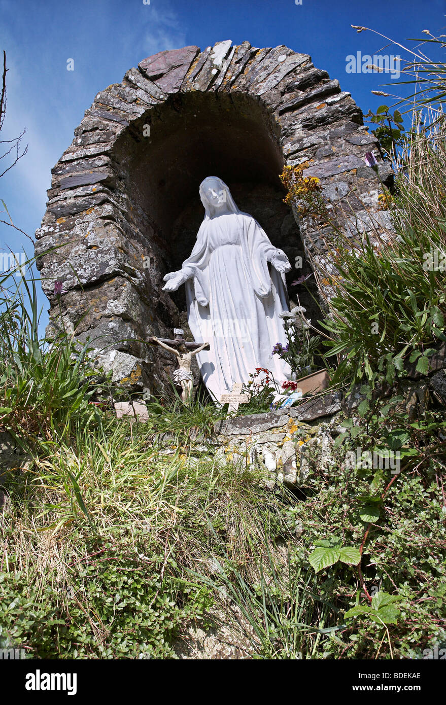 Lieu de culte à St, non la mère de St David, le long du sentier littoral près de St Davids, Pembrokeshire, Pays de Galles de l'ouest Banque D'Images