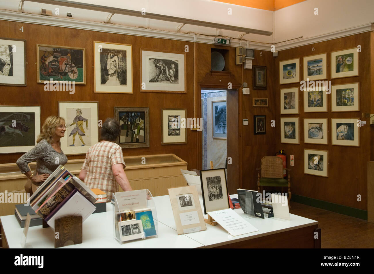 Safran Walden Essex Angleterre. Galerie d'art du Fry Museum. HOMER SYKES des années 2000 Banque D'Images