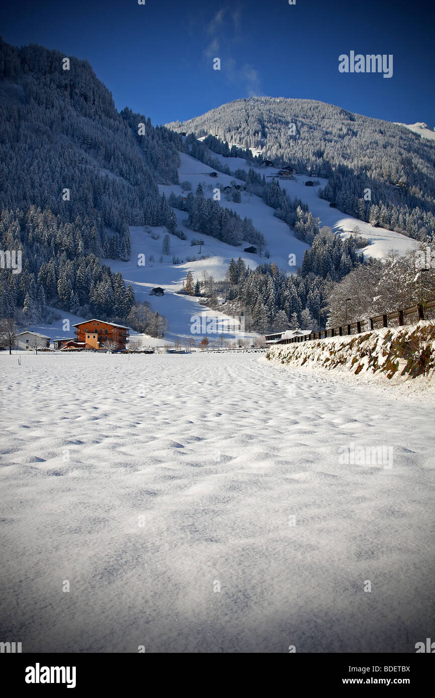 Avis de Horberg Burgstall et dans la Zillertal, Autriche en hiver Banque D'Images