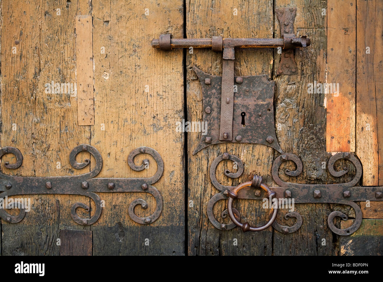 Vieille porte et Serrure en métal Banque D'Images