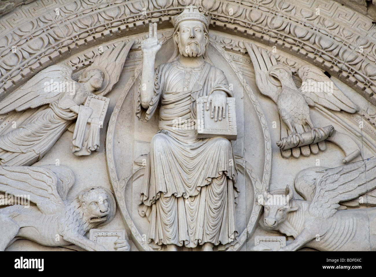 La sculpture à l'Église, une ancienne cathédrale St-Trophime à Arles en Provence, France Banque D'Images