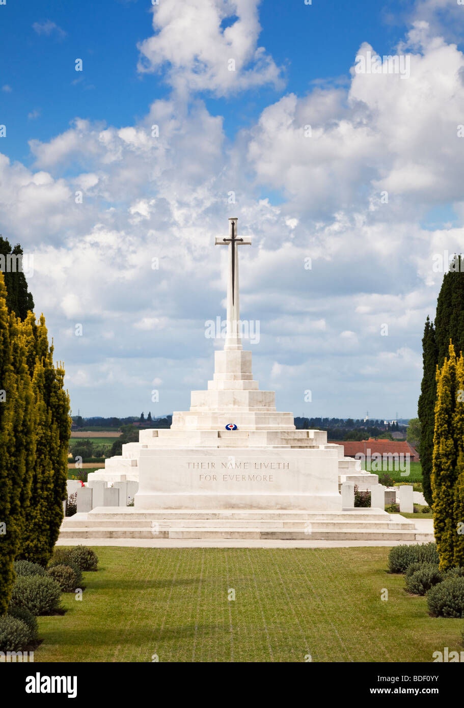 Croix du Sacrifice au Cimetière de Tyne Cot, WW1 cimetière militaire du Commonwealth à Passchendaele, Flandre, Belgique, Europe Banque D'Images