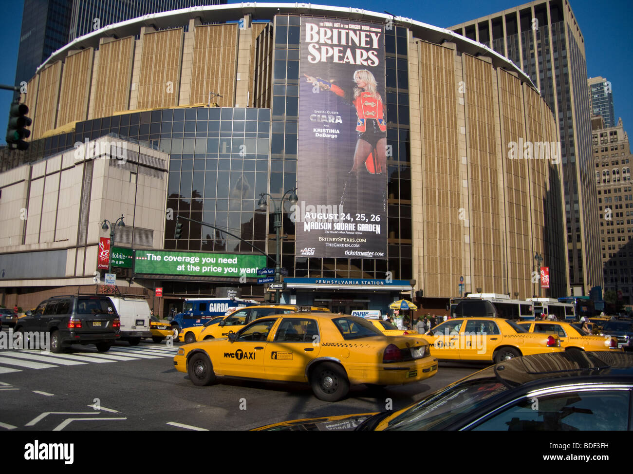 Une grande banderole favorise l'apparition de Britney Spears au Madison Square Garden à New York Banque D'Images