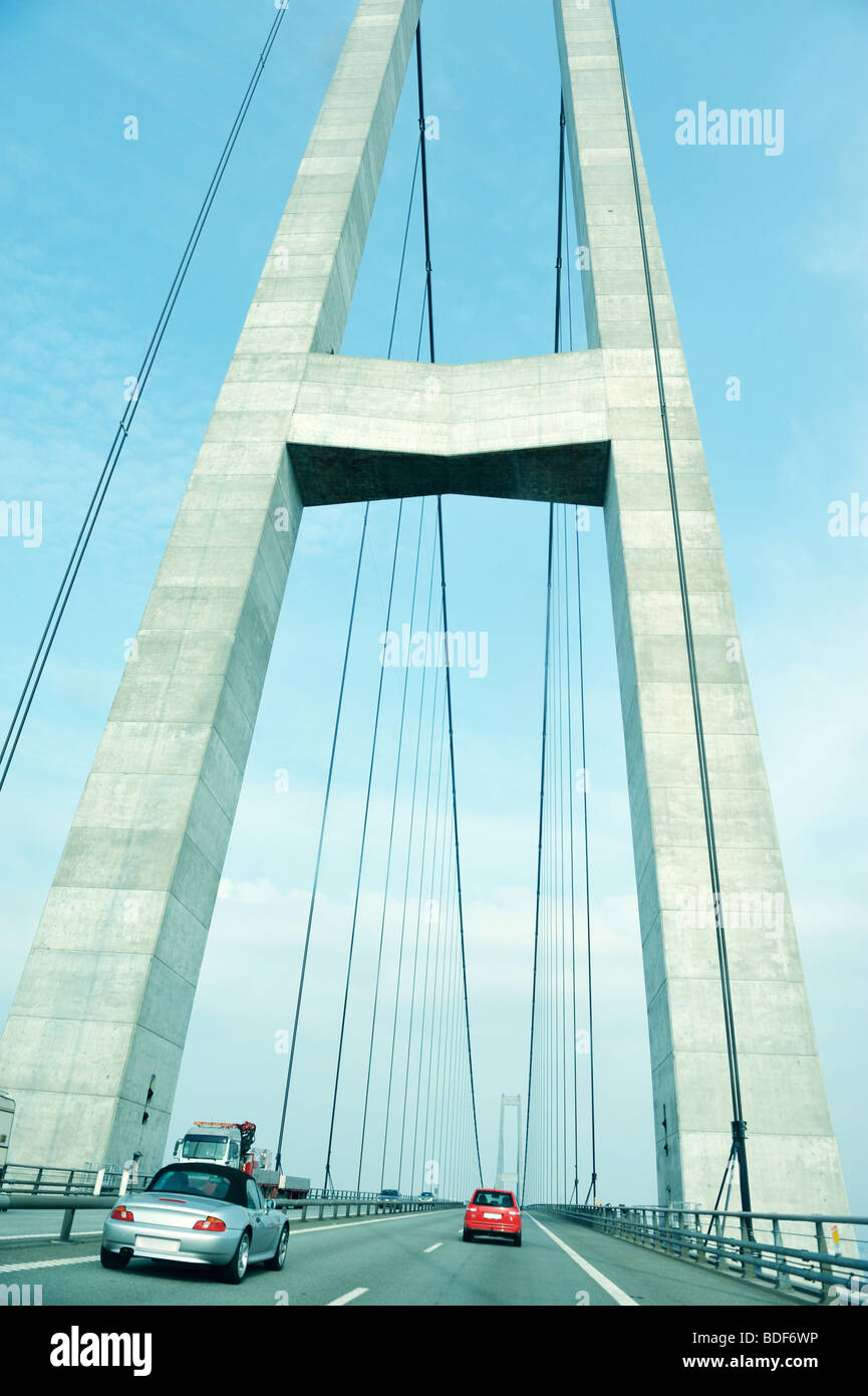 Le trafic sur le pont du grand belt au Danemark Banque D'Images