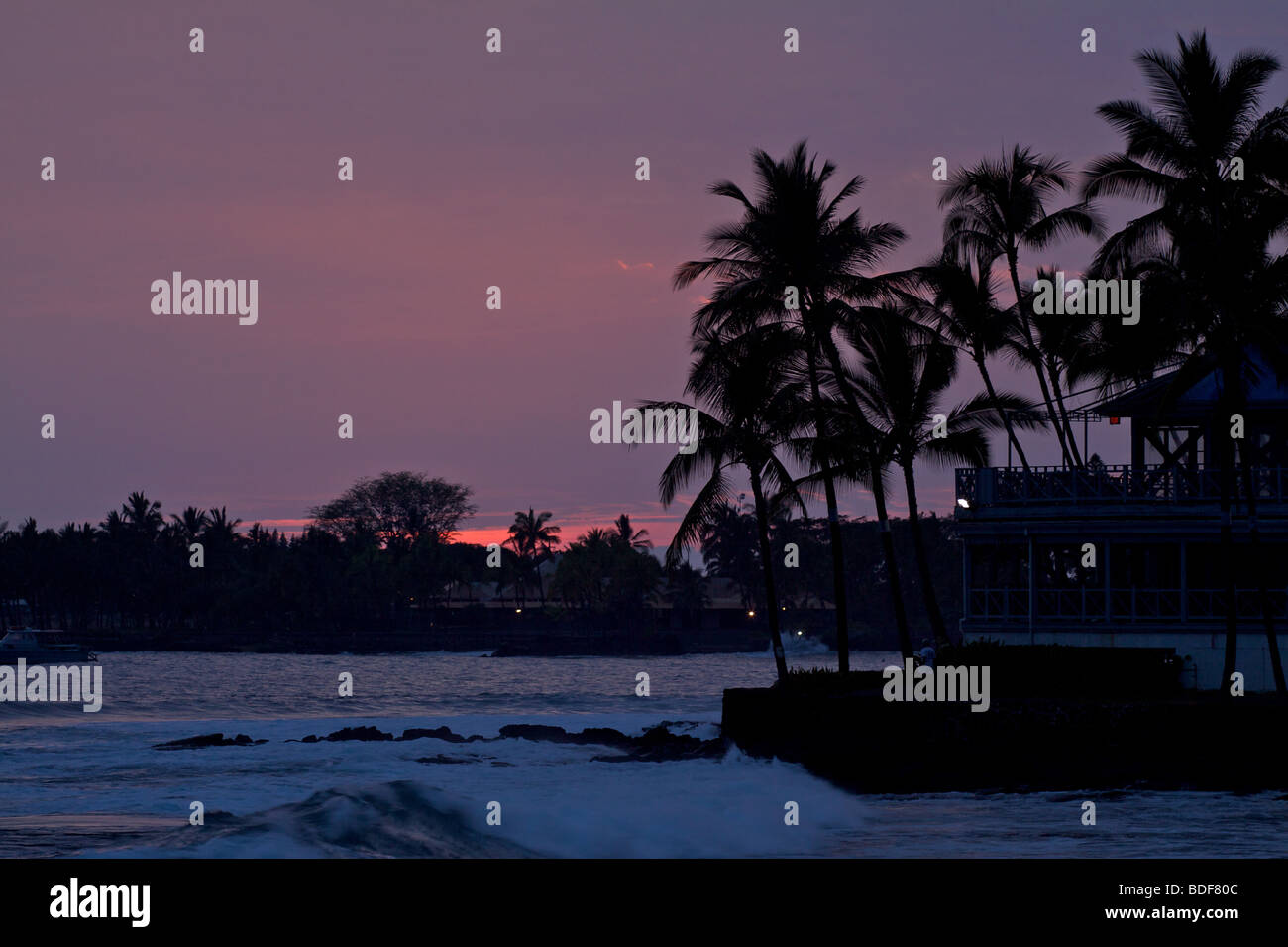 Coucher du soleil tropical à Kona, Hawaï Banque D'Images