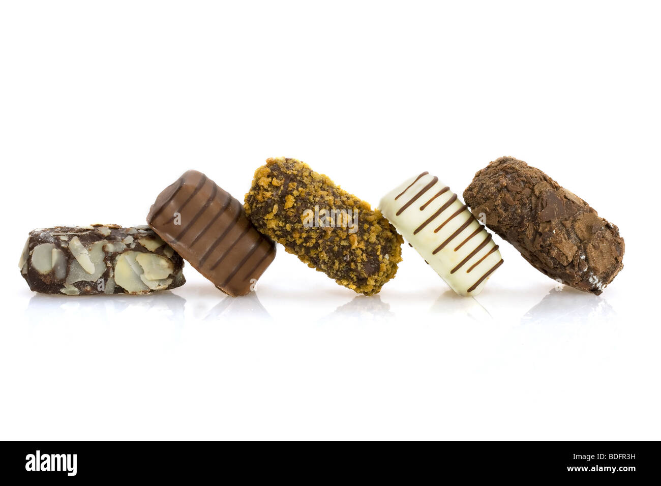 Chocolats belges sur un fond blanc Banque D'Images