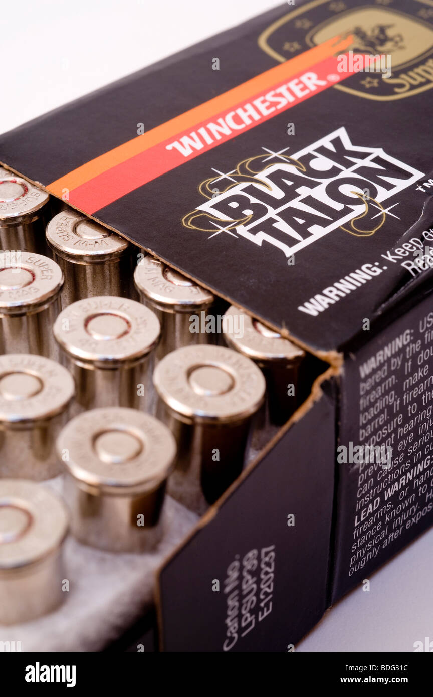 Studio shot de la ligne Talon noir .44 Magnum de munitions que dans les années 1990 a été appelée l'cop killer' Banque D'Images