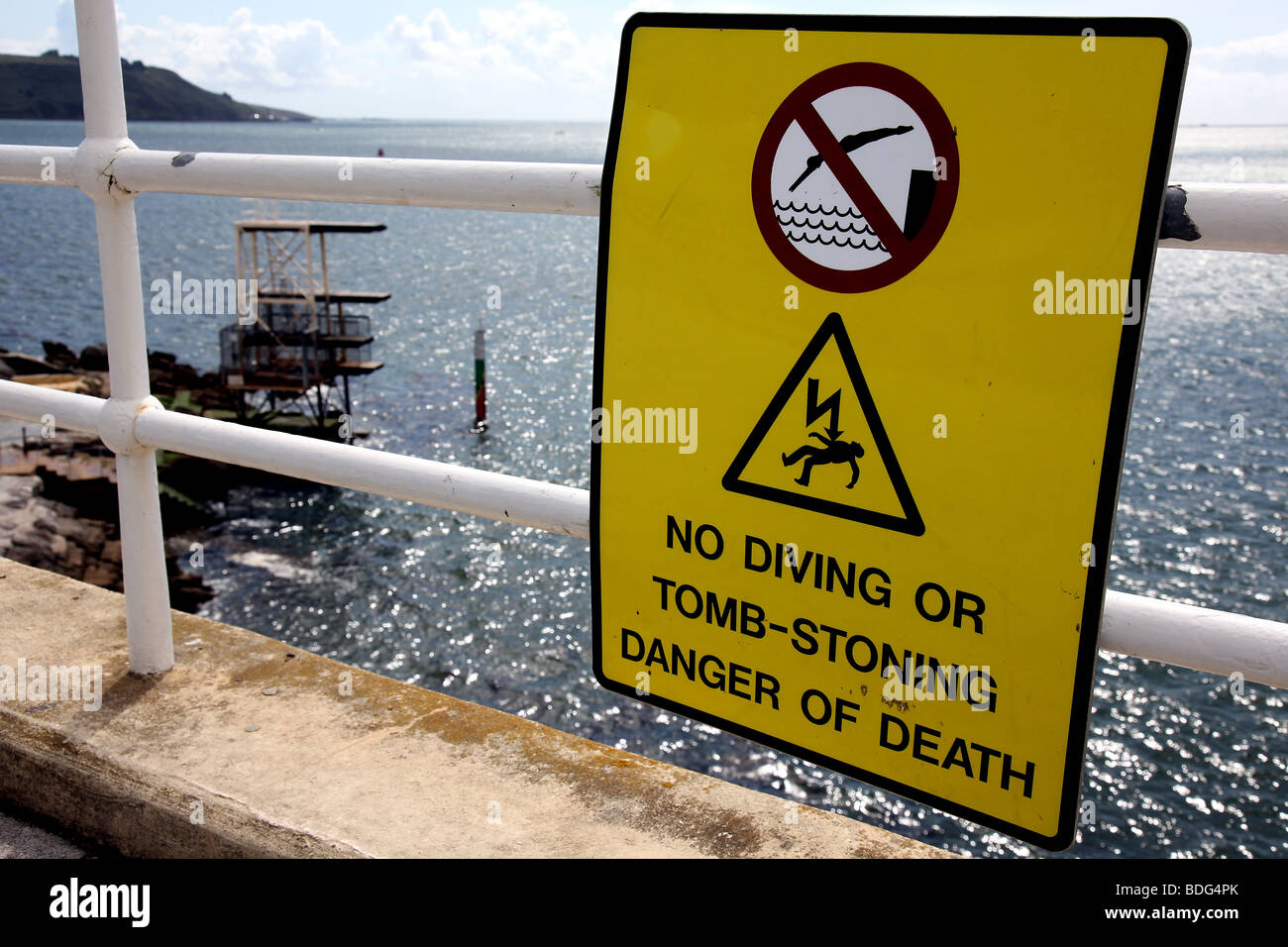 Photo par Mark Passmore. 20/08/2009 Un signe d'avertissement de danger de mort par lapidation ou plongée tomb-spoted par les conseils scolaires en plongée Banque D'Images