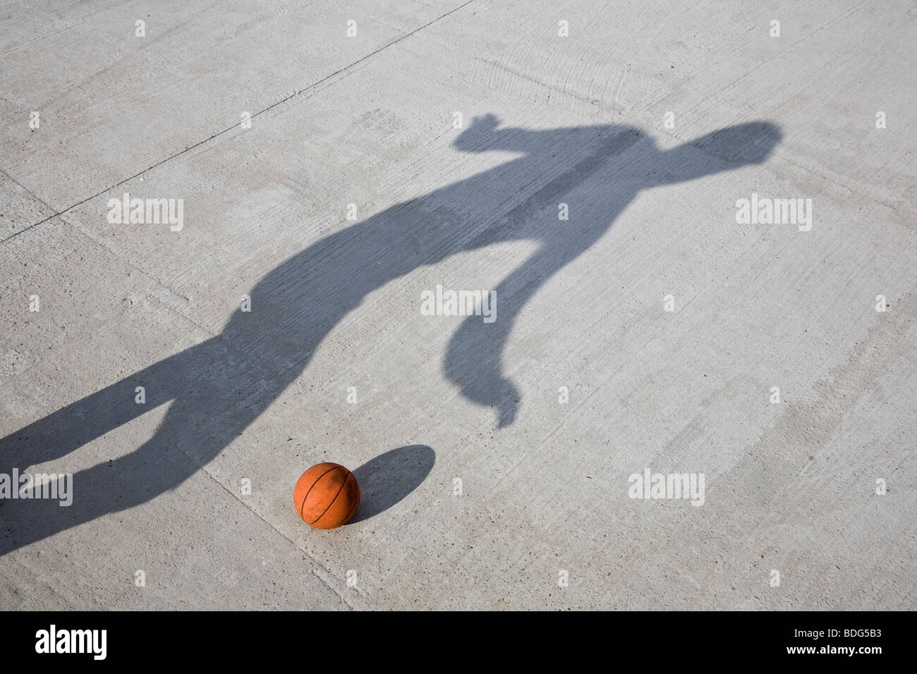 Jouer au basket-ball de l'ombre Banque D'Images