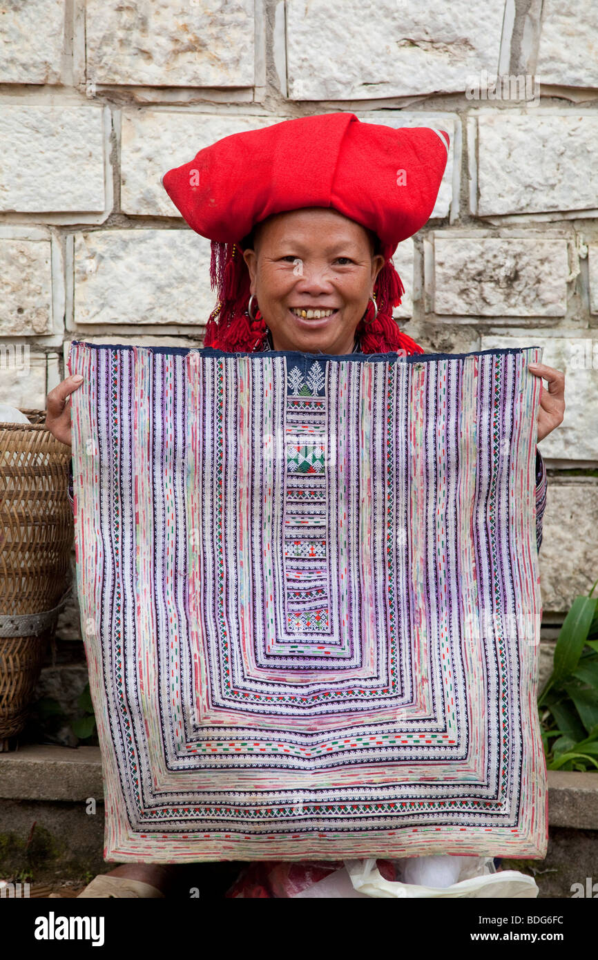 Femme Hmong noir à Sapa, Vietnam Banque D'Images