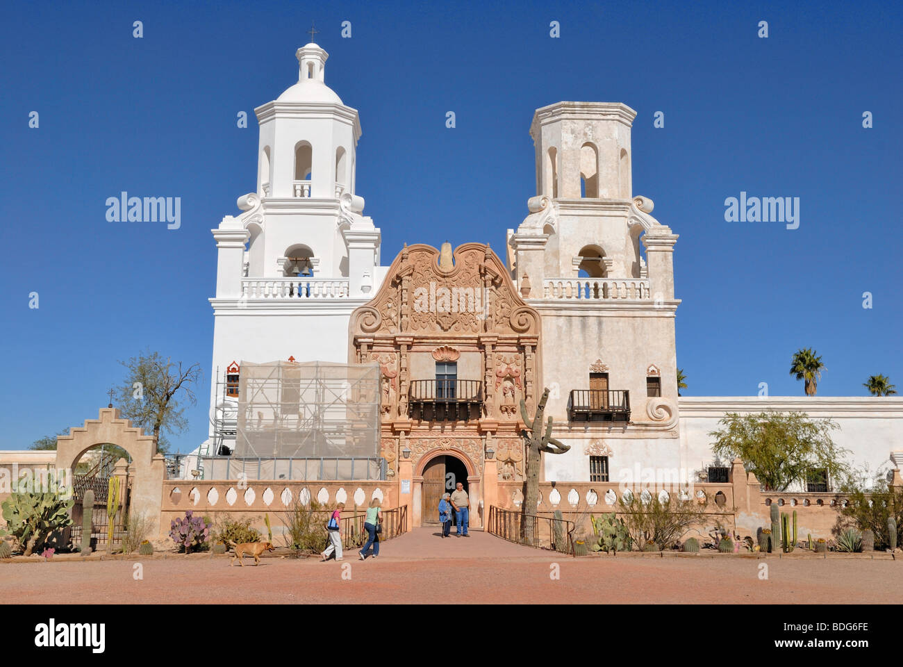 Travaux de rénovation à la Mission San Xavier del Bac, aussi connu sous le nom de "Colombe blanche du désert, au sud de Tucson, Arizona, USA Banque D'Images