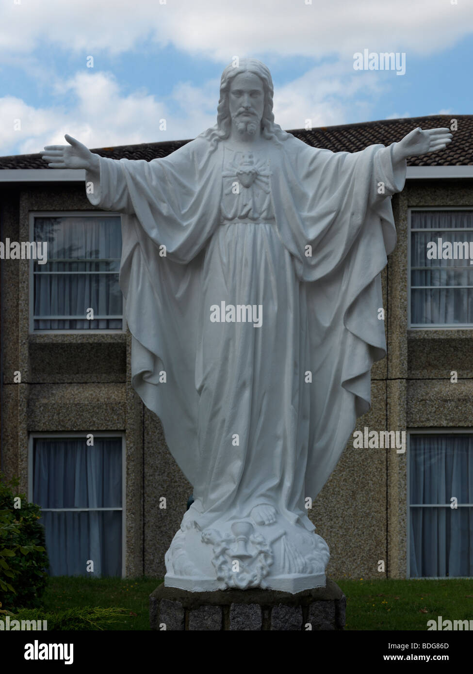 Statue du Christ au St Anthony's Hospital, North Cheam Banque D'Images