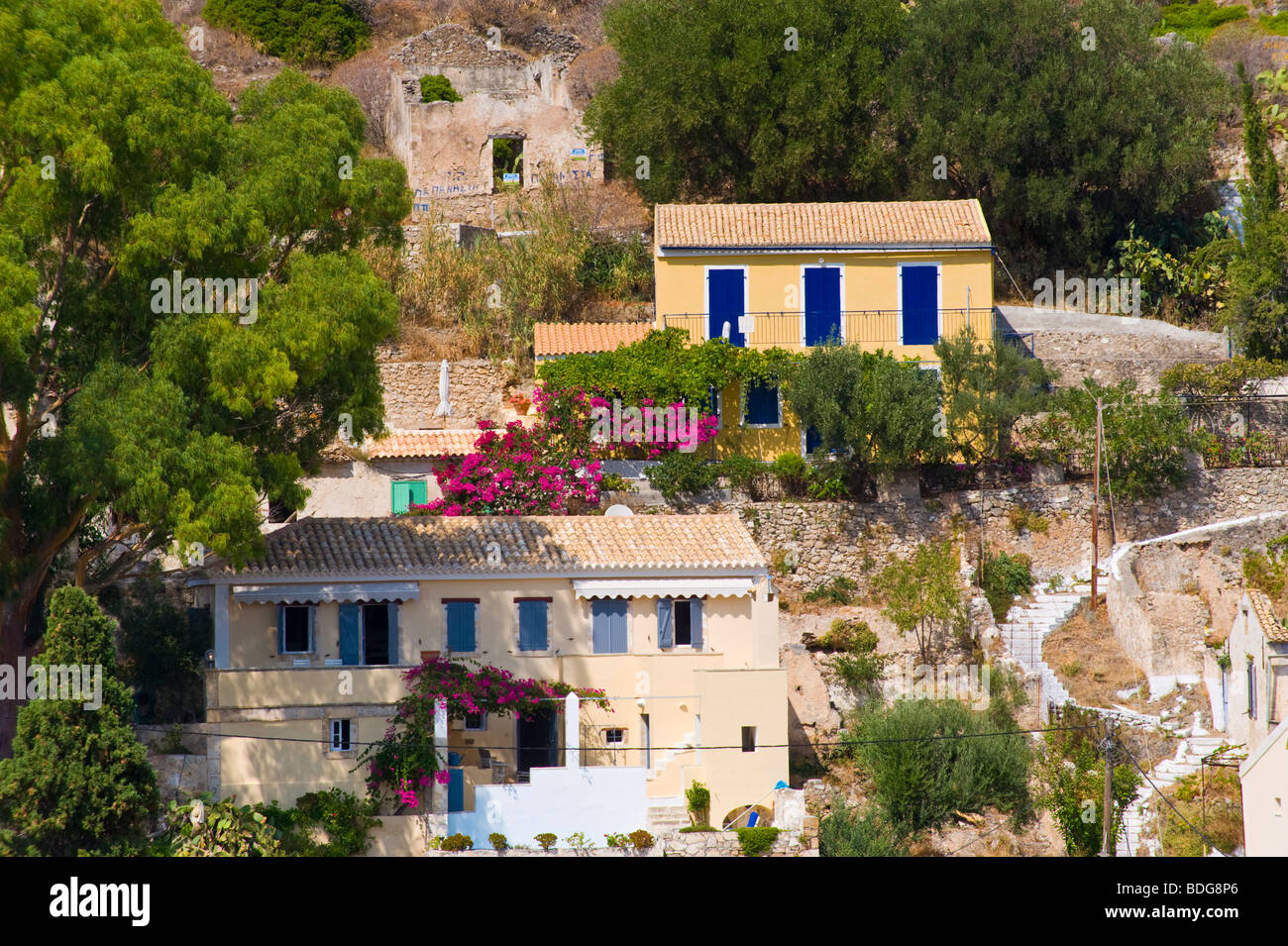 Vue sur le village pittoresque d'Assos sur la Méditerranée grecque île de Céphalonie, Grèce GR Banque D'Images