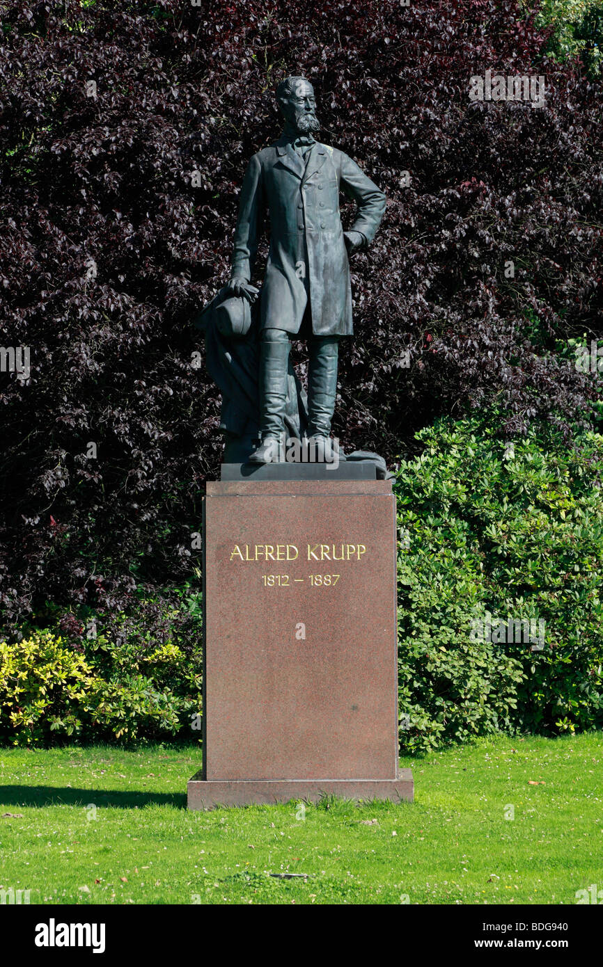 D-Essen, Ruhr, Rhénanie du Nord-Westphalie, D-Essen-Bredeney, Alfred Krupp, Memorial dans le parc de la Villa Huegel Huegel, résidence de la famille Krupp, famille, famille d'industriels, de la représentation de l'entreprise Krupp, siège de la fo Banque D'Images