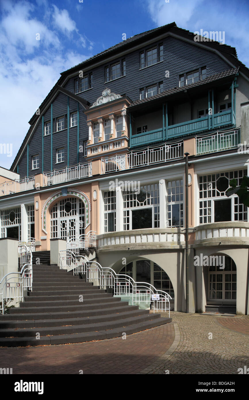 Route der Industriekultur, Katholische Akademie 'Die Wolfsburg' fuer  Erwachsenenbildung und im Sozialbildung Muelheim-Speldorf, Diocèse de  Essen, Ruhrgebi Photo Stock - Alamy